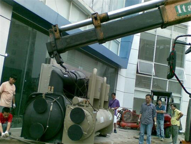 玉田县随车吊和汽车吊的核心区别是什么？哪种更省钱？